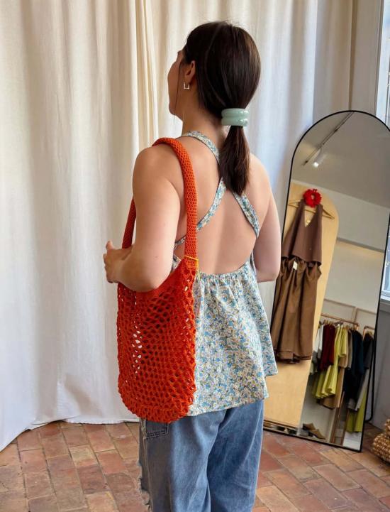  카렘 블라우스 데이지 플로럴 로우 백 홀터탑 블루 플라워 프린트 - KAAREM