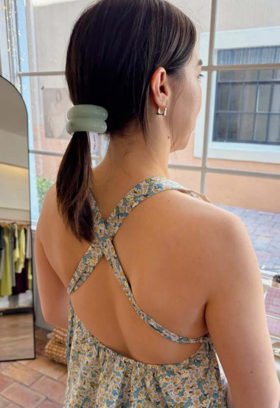  카렘 블라우스 데이지 플로럴 로우 백 홀터탑 블루 플라워 프린트 - KAAREM