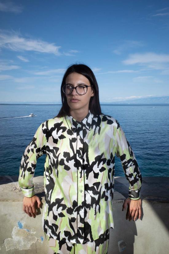  Untitled in Motion 블라우스 무제 In Motion Manifest Top Iris