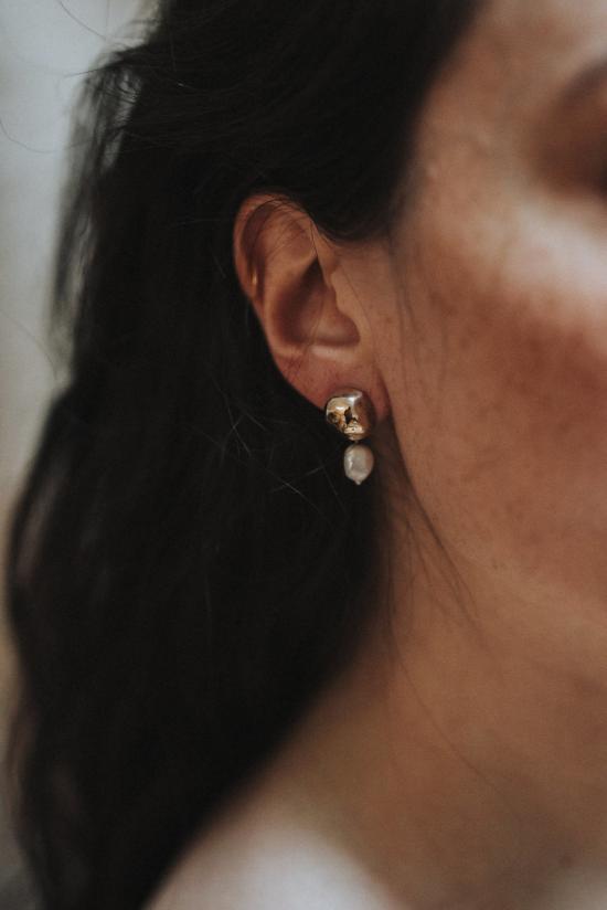  Uni 이어링 유니 주얼리 엘라 진주 스터드 귀걸이 (브론즈) - OTHER BRANDS