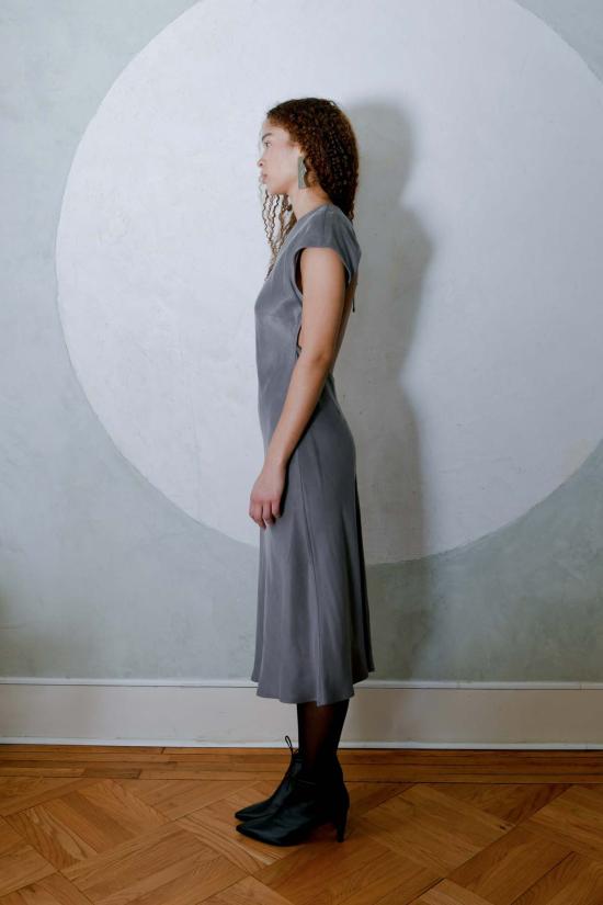  Untitled in Motion 롱 원피스 무제 인 모션 카펠라 드레스 - UNTITLED IN MOTION