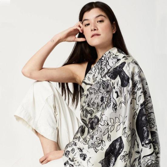  올리비아 웬델 머플러/스카프 숲속 동물들 스카프 블랙/화이트 - OLIVIA WENDEL