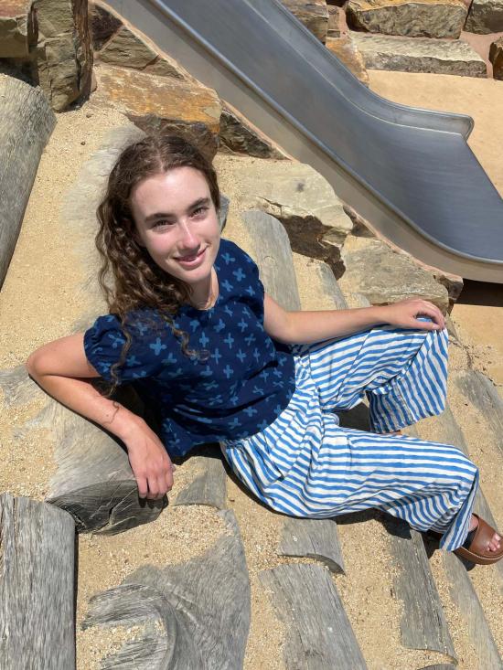  해피 프렌치 갱 블라우스 Happyfrenchgang Zlia 탑 인디고 크로스 - HAPPY FRENCH GANG