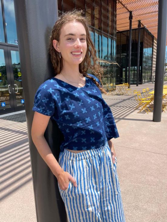  해피 프렌치 갱 블라우스 Happyfrenchgang Zlia 탑 인디고 크로스