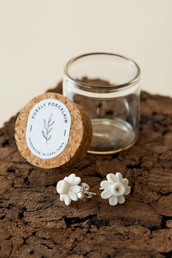  Kanju Interiors 이어링 칸주 인테리어 수선화 스터드 귀걸이 - OTHER BRANDS