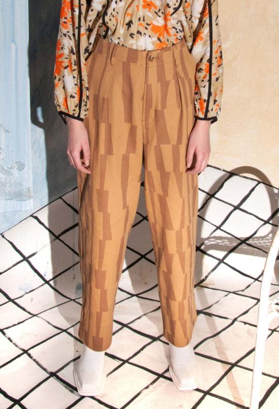  언타이틀드 인 모션 스트레이트 팬츠 무제 인 모션 바질 팬츠 아센다 클레이 - UNTITLED IN MOTION