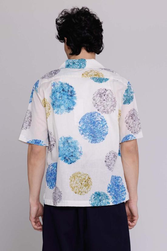  Graphia New York 반팔 셔츠 그라피아 뉴욕 아르나즈 리조트  블루/골드 수채화 나뭇잎 프린트 - GRAPHIA NEW YORK