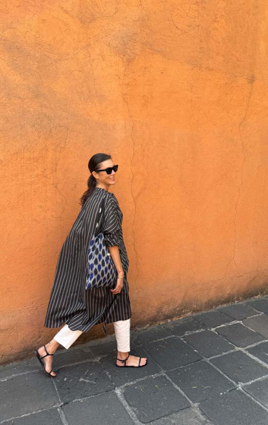  투 롱 원피스 가볍고 넉넉한 사이즈에 포켓 두 개가 달린 카프탄 - TWO