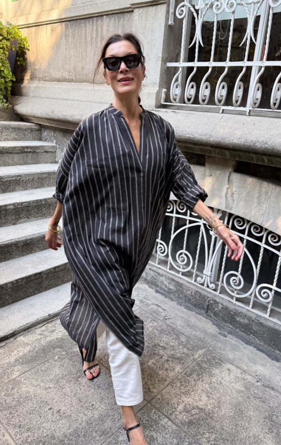  투 롱 원피스 가볍고 넉넉한 사이즈에 포켓 두 개가 달린 카프탄 - TWO