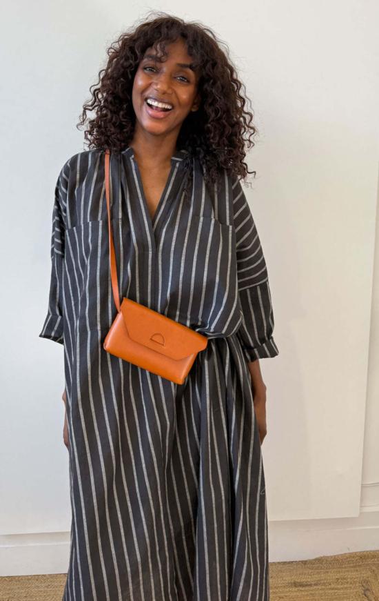  투 롱 원피스 가볍고 넉넉한 사이즈에 포켓 두 개가 달린 카프탄 - TWO