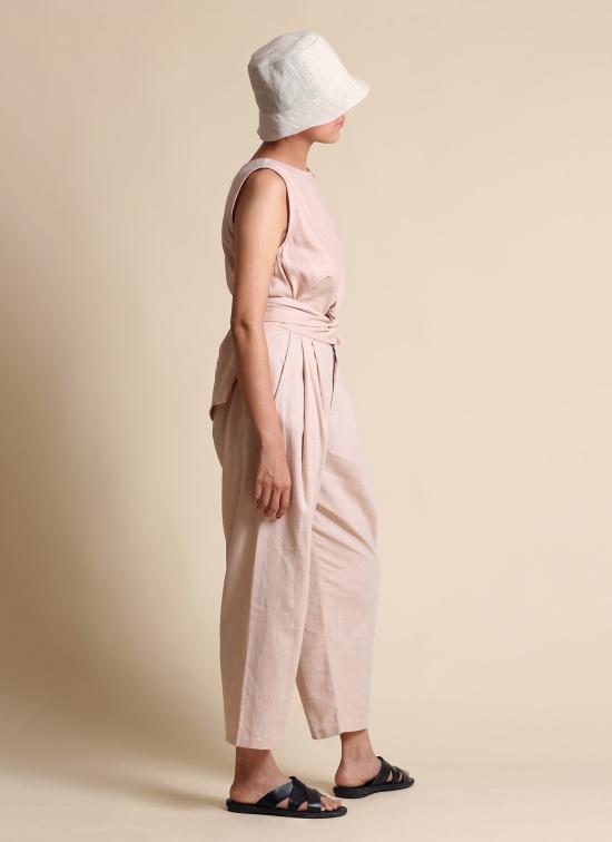  KAAREM 크롭 팬츠 카렘 왁시 플리츠 테이퍼드  다크 크림 - OTHER BRANDS