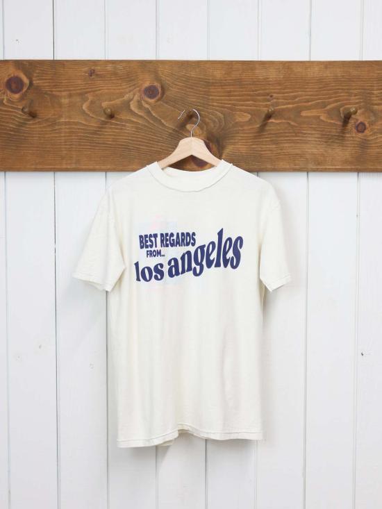  Best Regards - Upcycled Destination Goods 반팔 티셔츠 업사이클링된 데스티네이션 굿즈 로스앤젤레스 엽서 티셔츠 빈티지 화이트