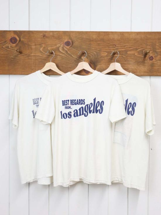 Best Regards - Upcycled Destination Goods 반팔 티셔츠 업사이클링된 데스티네이션 굿즈 로스앤젤레스 엽서 티셔츠 빈티지 화이트 - BEST REGARDS