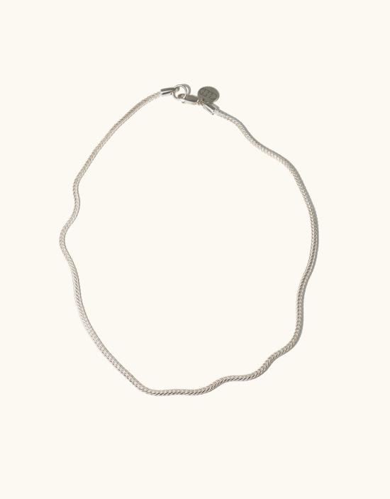  클레드 목걸이/팬던트 체인으로 엮은 목걸이