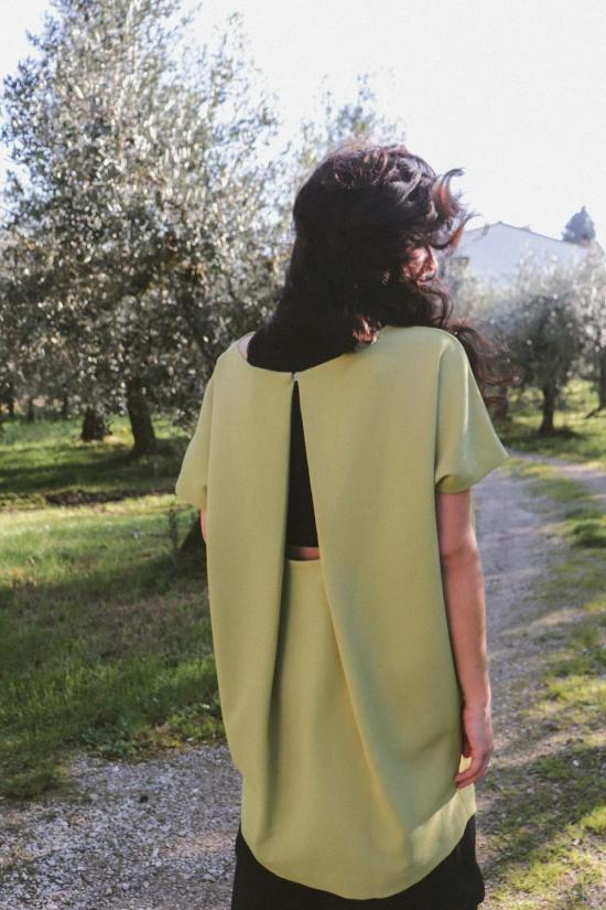  카렘 숏 원피스 앵글 오픈 백 드레스 - KAAREM