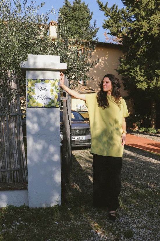  카렘 숏 원피스 앵글 오픈 백 드레스 - KAAREM