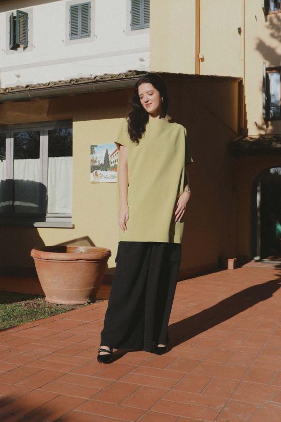  카렘 숏 원피스 앵글 오픈 백 드레스 - KAAREM