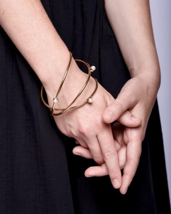  Cornelia Webb 팔찌 코넬리아 웹 진주 장식 트리플 와이어 골드
