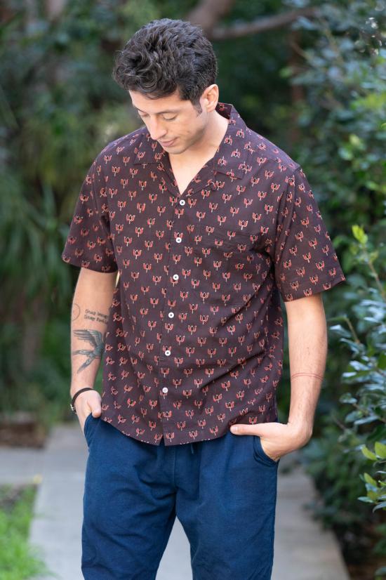  DUSHYANT. 반팔 셔츠 두샨트. 핸드 블록 프린팅 돈 캠프 칼라 , 초콜릿 브라운 로터스 프린트 - OTHER BRANDS