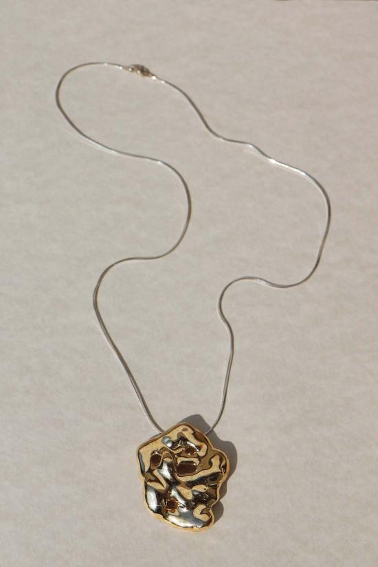  줄리 테브노 목걸이/팬던트 줄리 테베노 마그마 펜던트 골드 브라스 - JULIE THEVENOT