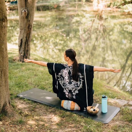  Ten Thousand Villages 트레이닝/조거 팬츠 만 개의 마을 마음챙김 요가 베개 - Ten Thousand Villages