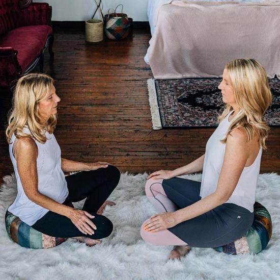  Ten Thousand Villages 트레이닝/조거 팬츠 만 개의 마을 마음챙김 요가 베개 - Ten Thousand Villages