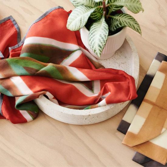  Variously 머플러/스카프 다양한 색상의 사슴 무늬 스퀘어 실크 수제 스카프 시보리 프린트 - OTHER BRANDS