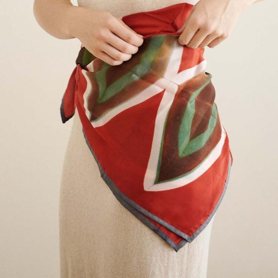  Variously 머플러/스카프 다양한 색상의 사슴 무늬 스퀘어 실크 수제 스카프 시보리 프린트 - OTHER BRANDS