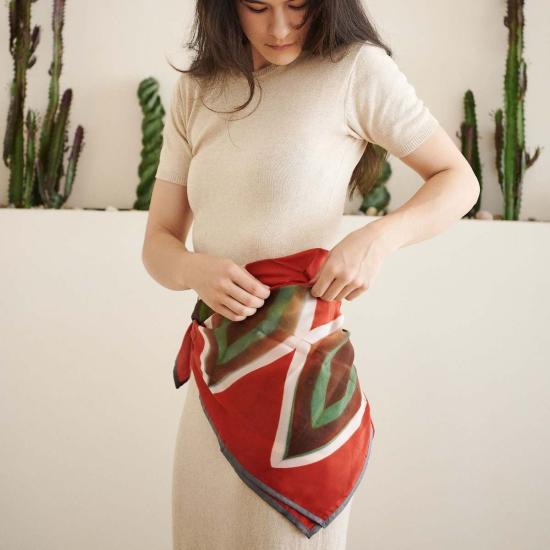  베리어슬리 머플러/스카프 다양한 색상의 사슴 무늬 스퀘어 실크 수제 스카프 시보리 프린트 - VARIOUSLY