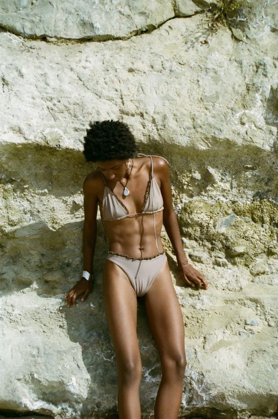  마레 퍼페투아 블라우스 마레 페르페투아 에센셜 프릴 탑