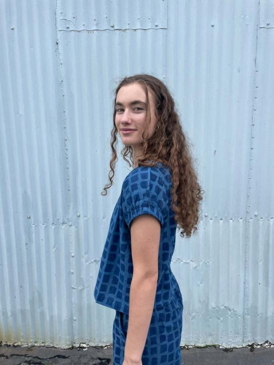  해피 프렌치 갱 블라우스 즐리아 탑 인디고 - HAPPY FRENCH GANG