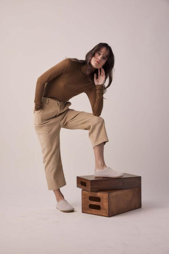  amente 터틀넥 아멘테 울 블렌드 경량 니트  다크 머스터드 - OTHER BRANDS