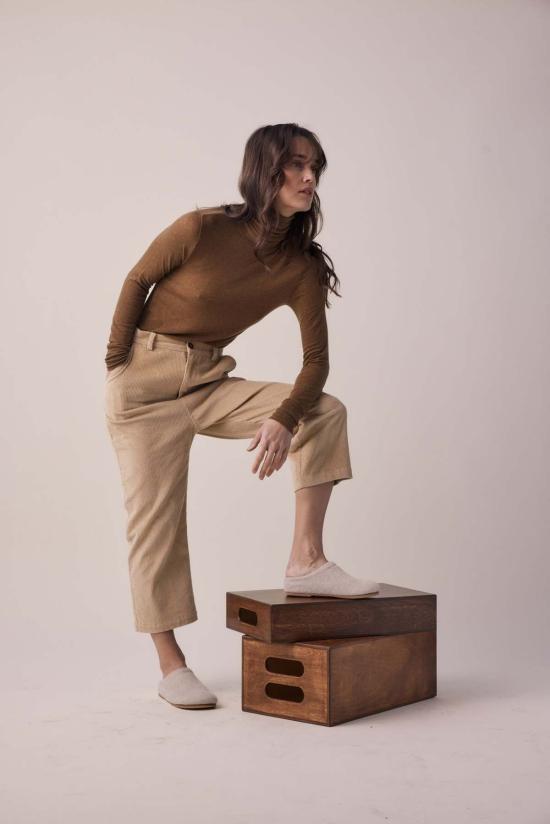  amente 터틀넥 아멘테 울 블렌드 경량 니트  다크 머스터드 - OTHER BRANDS