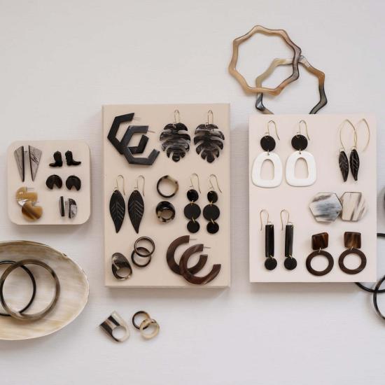  마디디 컬렉티브 이어링 마딜리 콜렉티브 코너스톤  화이트 - MAADILI COLLECTIVE