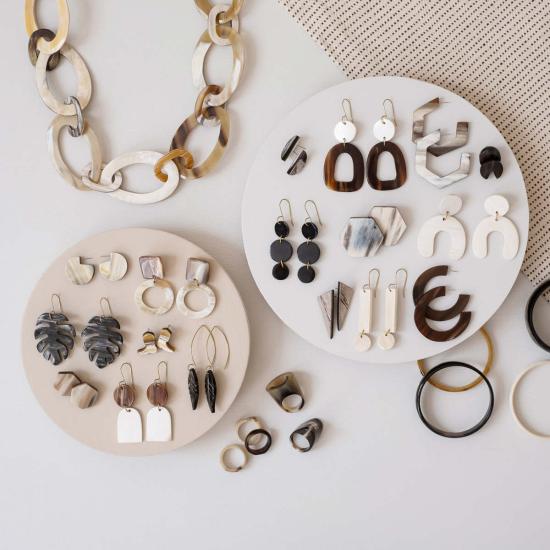  마디디 컬렉티브 이어링 마딜리 콜렉티브 코너스톤  화이트 - MAADILI COLLECTIVE