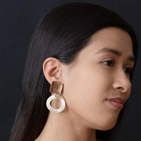  마디디 컬렉티브 이어링 마딜리 콜렉티브 코너스톤  화이트 - MAADILI COLLECTIVE