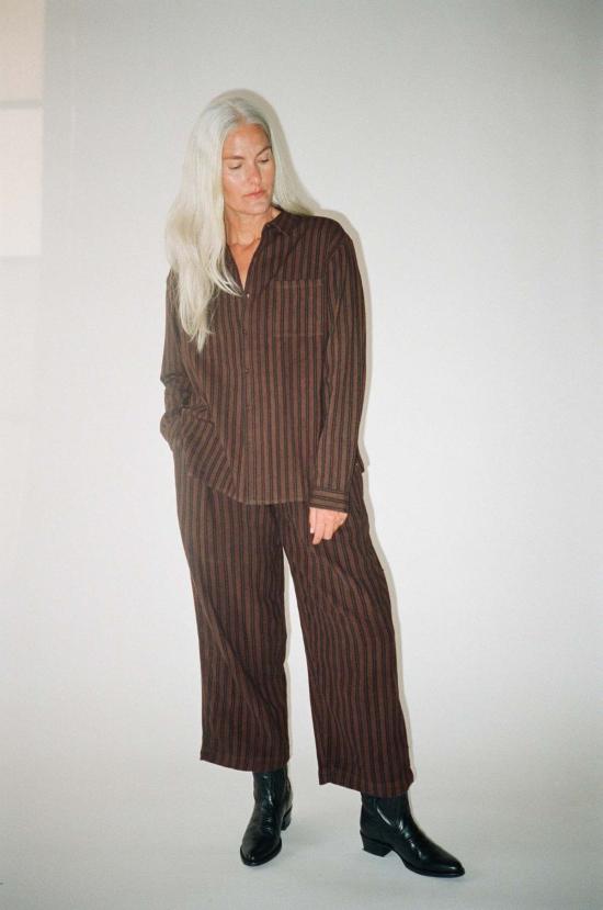  일레븐 일레븐 스트레이트 팬츠 11.11  텔 트라우저스 번트 엄버 스트라이프