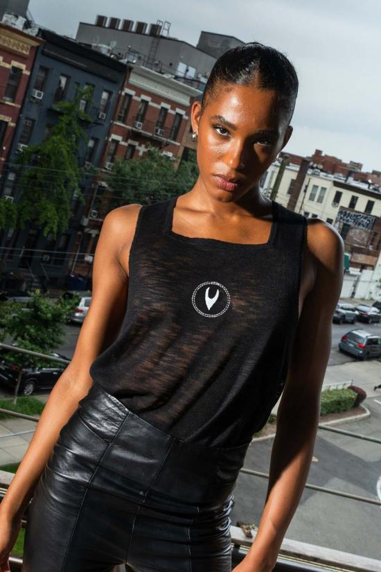  팡 뉴욕 민소매 티셔츠 팡 NYC 에센셜 슬리브리스 롱탑 블랙 - FANG NYC