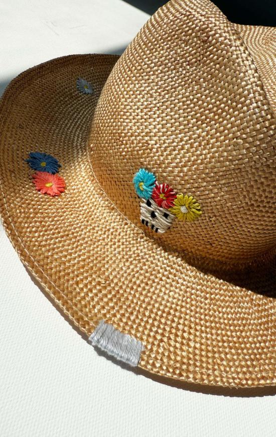  익스퀴짓 제이 모자 정교한 J 핸드 스티치 - EXQUISITE J