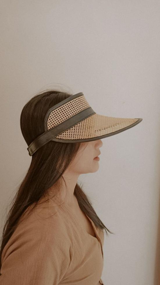  빌리지 스라이브 모자 수미 가죽 및 등나무 바이저