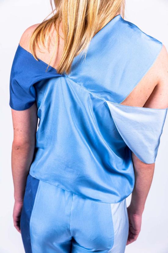  베이스레인지 블라우스 Baserange 로하르 실크 탑 블루 콤보 - BASERANGE