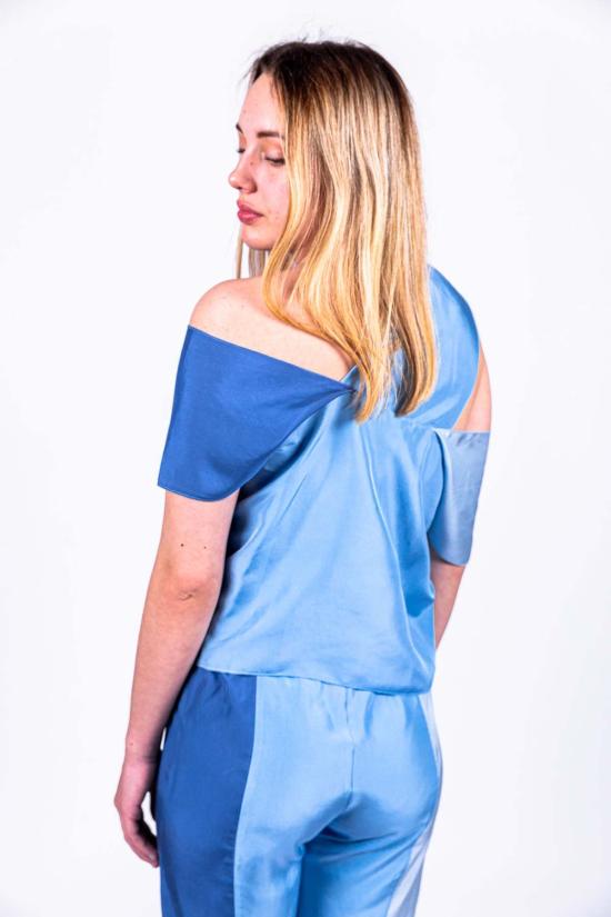  베이스레인지 블라우스 Baserange 로하르 실크 탑 블루 콤보 - BASERANGE