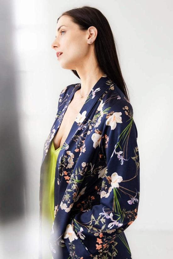  Salua Lingerie 라운지 웨어 실크 꽃무늬 디자인 가운 - SALUA LINGERIE