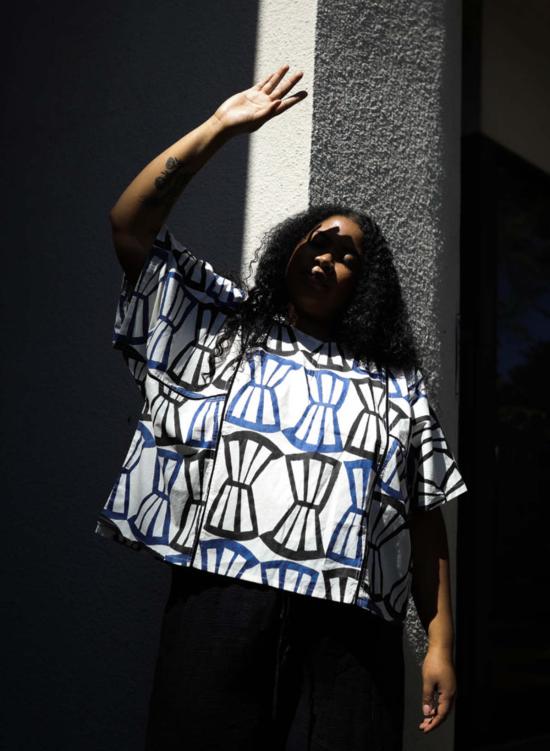  시크 콜렉티브 긴팔 티셔츠 Seek Collective Jynne 셔츠 Bialetti 프린트 - SEEK COLLECTIVE