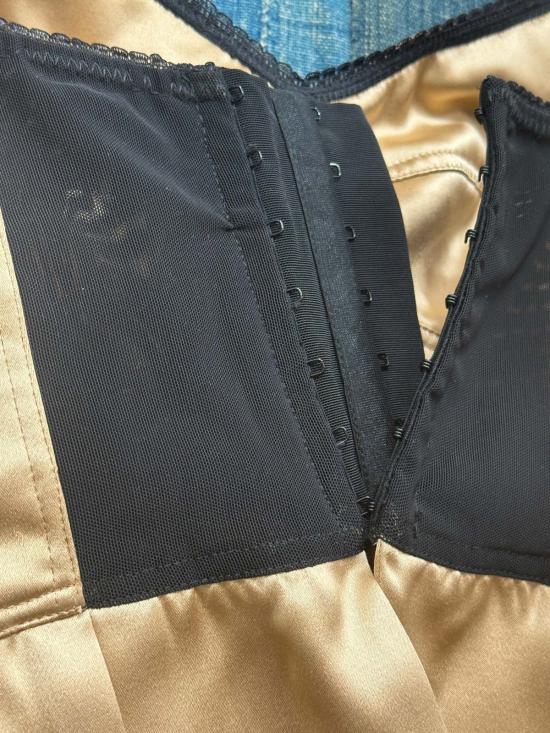  예세이트 민소매 티셔츠 예사엣 키키 실크 뷔스티에 탱크 - YESAET