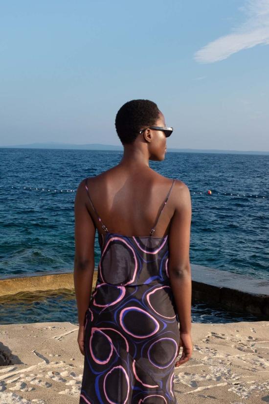  언타이틀드 인 모션 민소매 티셔츠 제목 없음 움직이는 암만 탑 흑요석 - UNTITLED IN MOTION