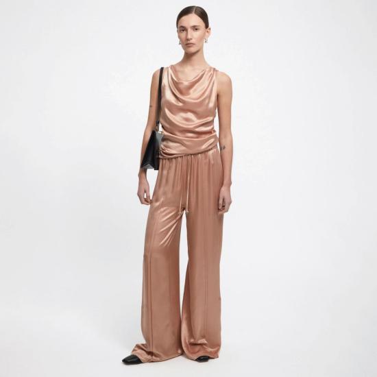  ÁERON 민소매 티셔츠 에론 카밀 새틴 카울넥