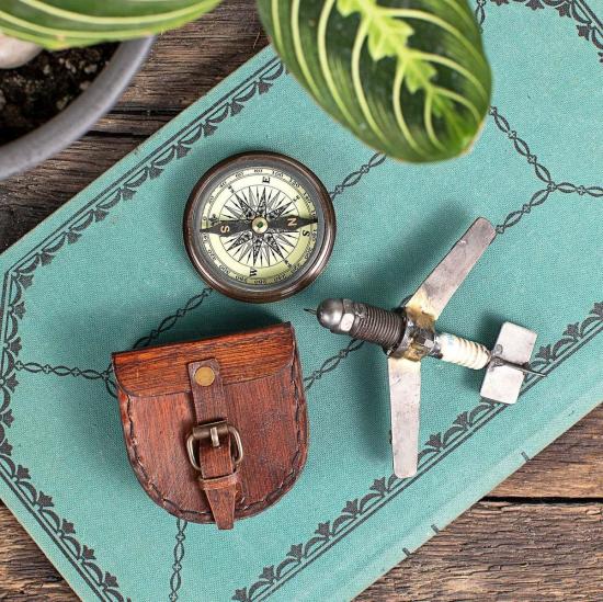  Ten Thousand Villages 가죽소품 만 개의 마을 방랑자의 나침반