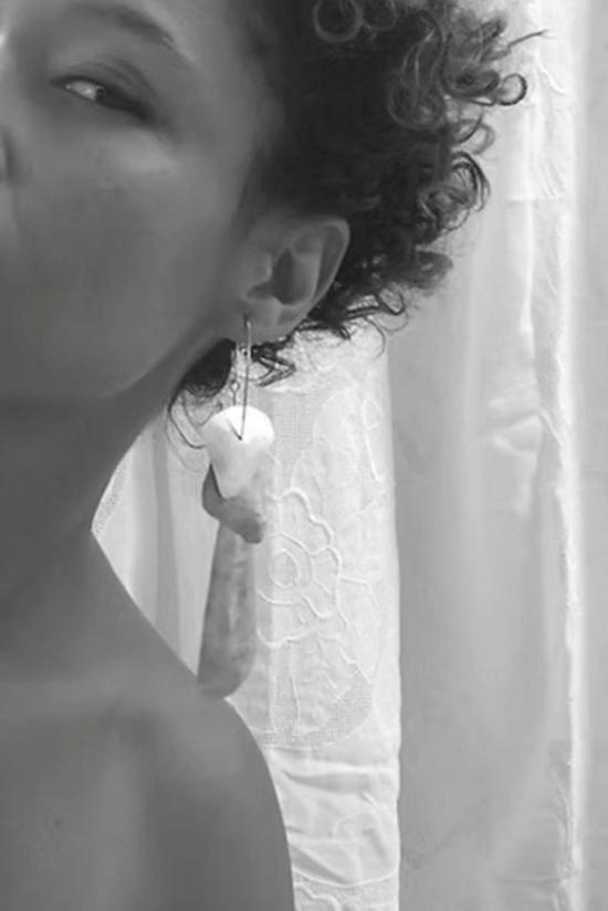  다니 구이라 이어링 구리 및 금 날개 귀걸이 - DANI GUIRRA