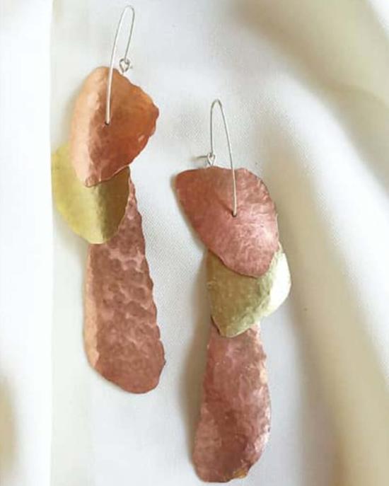  다니 구이라 이어링 구리 및 금 날개 귀걸이 - DANI GUIRRA